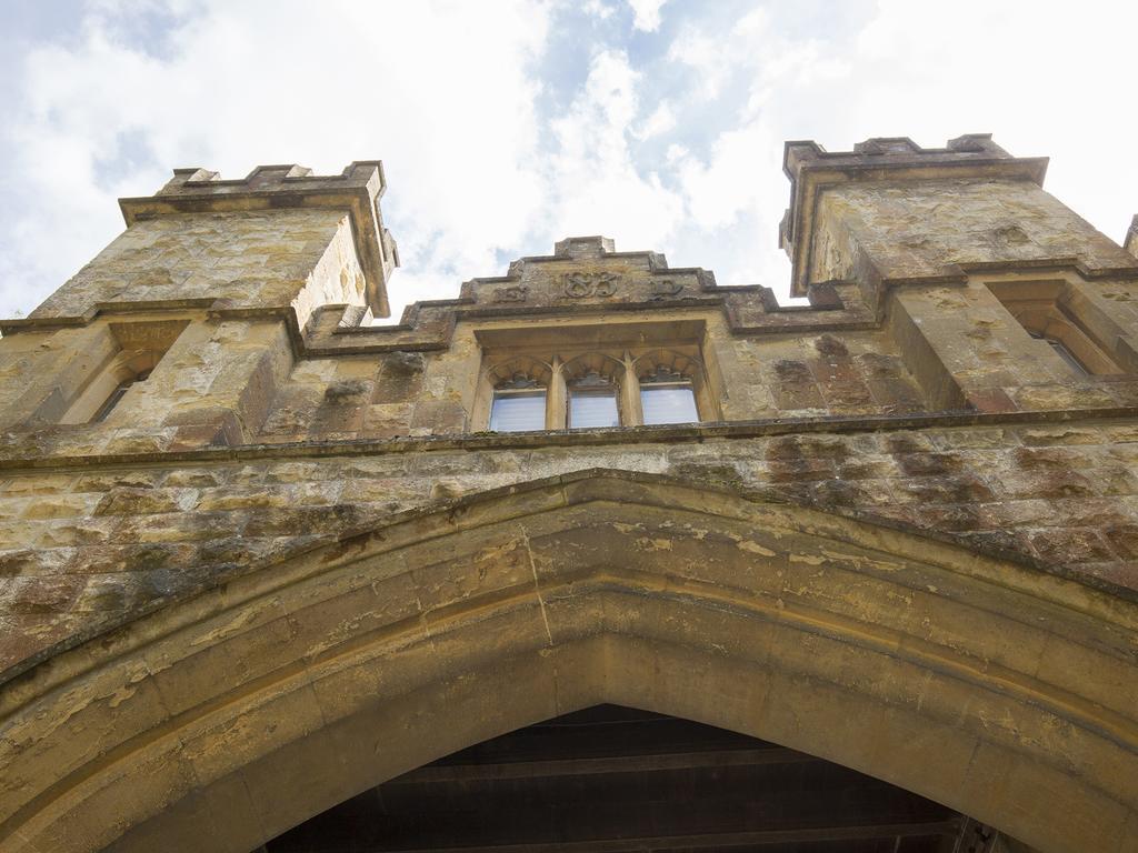 Castle Gatehouse Villa Winchcombe Exterior photo